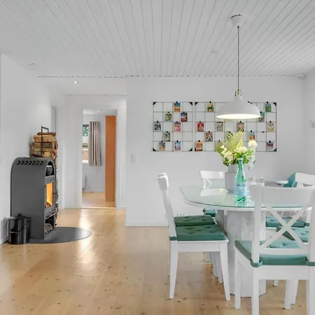 Awesome In Dronningmlle With 2 Bedrooms And Wifi Dronningmølle