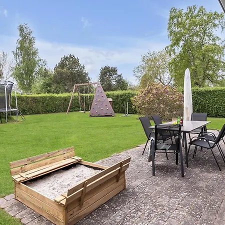 Casa de Férias Awesome In Dronningmlle With 2 Bedrooms And Wifi *