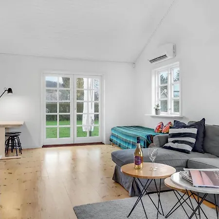 Casa de Férias Awesome In Dronningmlle With 2 Bedrooms And Wifi