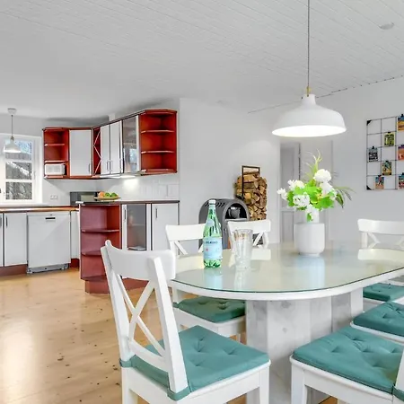 Casa de Férias Awesome In Dronningmlle With 2 Bedrooms And Wifi *