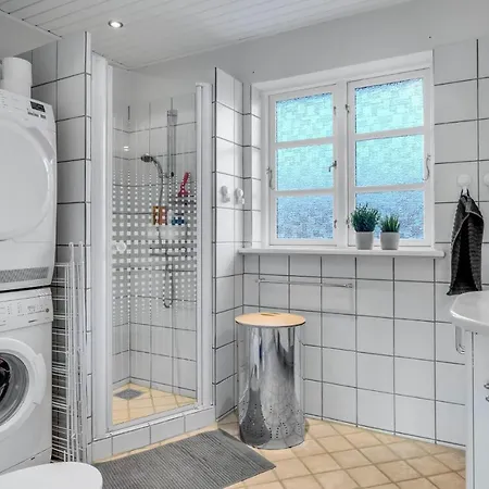 Awesome In Dronningmlle With 2 Bedrooms And Wifi * Dronningmølle